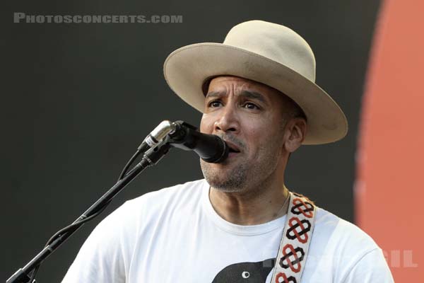 BEN HARPER AND THE INNOCENT CRIMINALS - 2019-07-06 - HEROUVILLE SAINT CLAIR - Chateau de Beauregard - Scene Beauregard - 